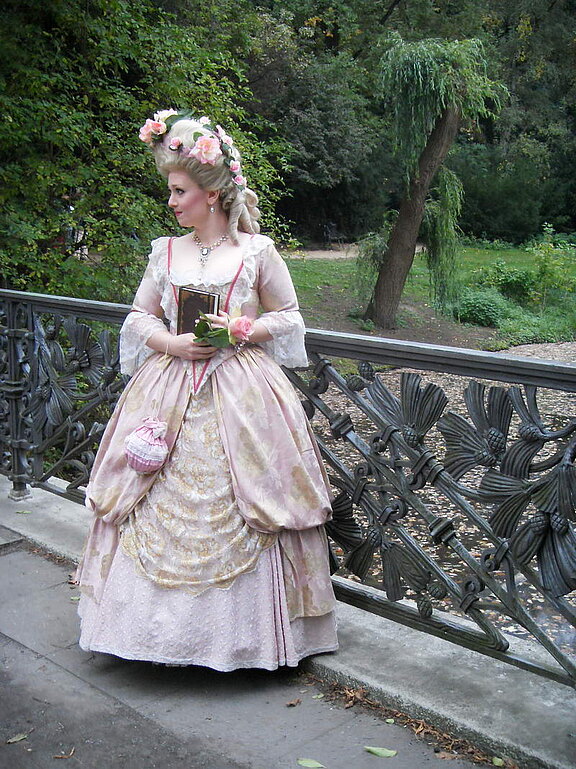 Historische Figuren zum Fotoshooting Vorbereitung durch Tatiana Brunzel Diplom Maskenbildnerin aus Berlin